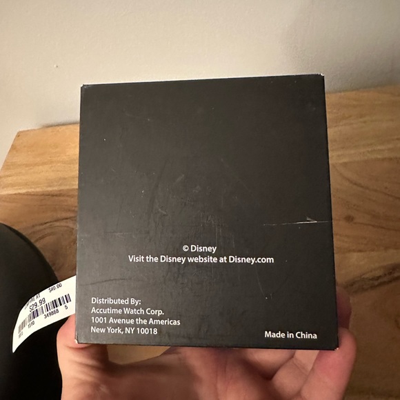 Set of 2 Disney His/Hers Mickey & Minnie Mouse Watches w/ Red Leather Straps - Picture 4 of 4